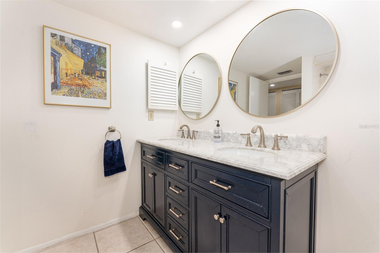 Listing photo id 24 for 2347 Beneva Terrace 2251