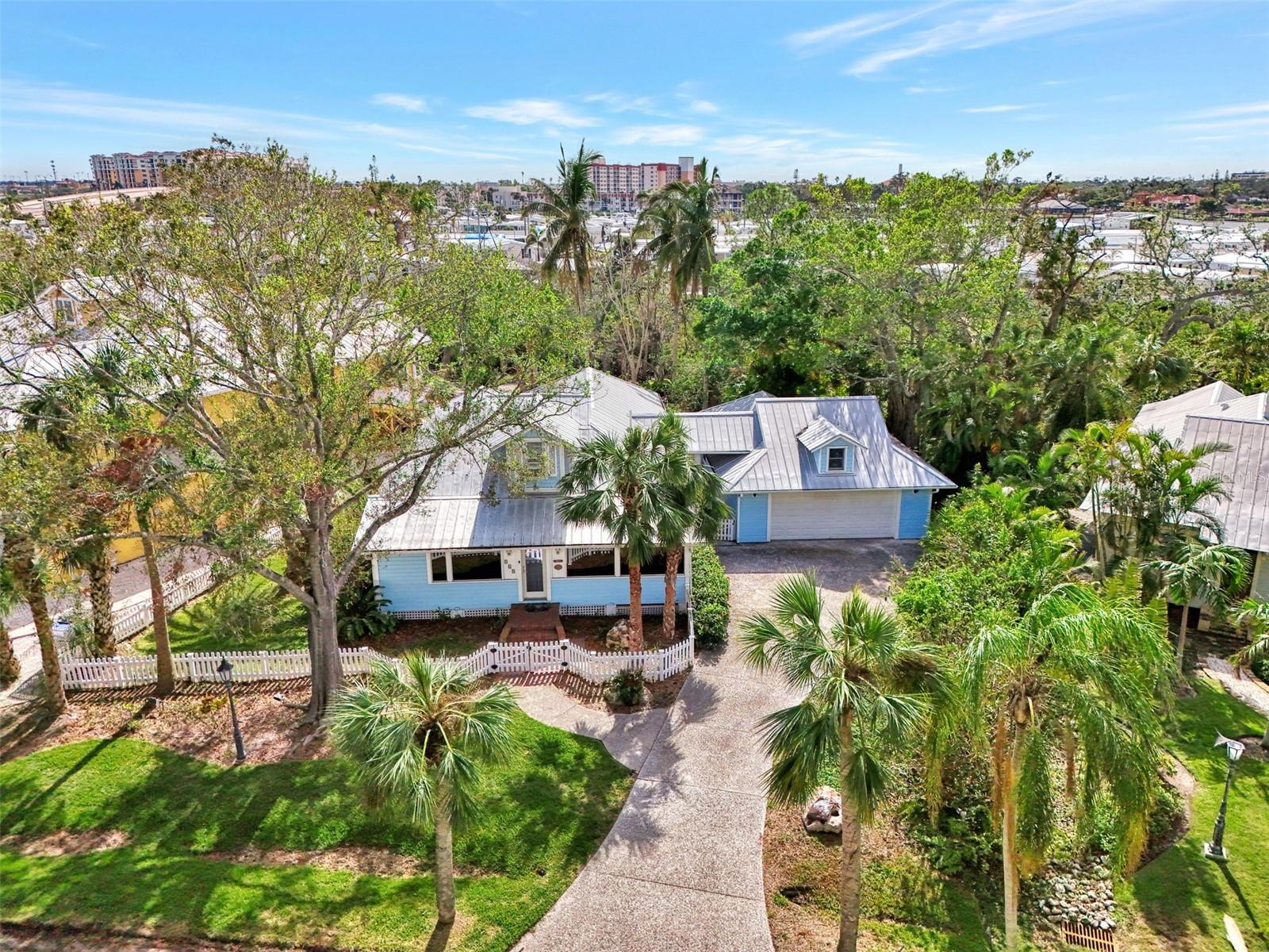 Details for 713 Eagle Point Drive, VENICE, FL 34285