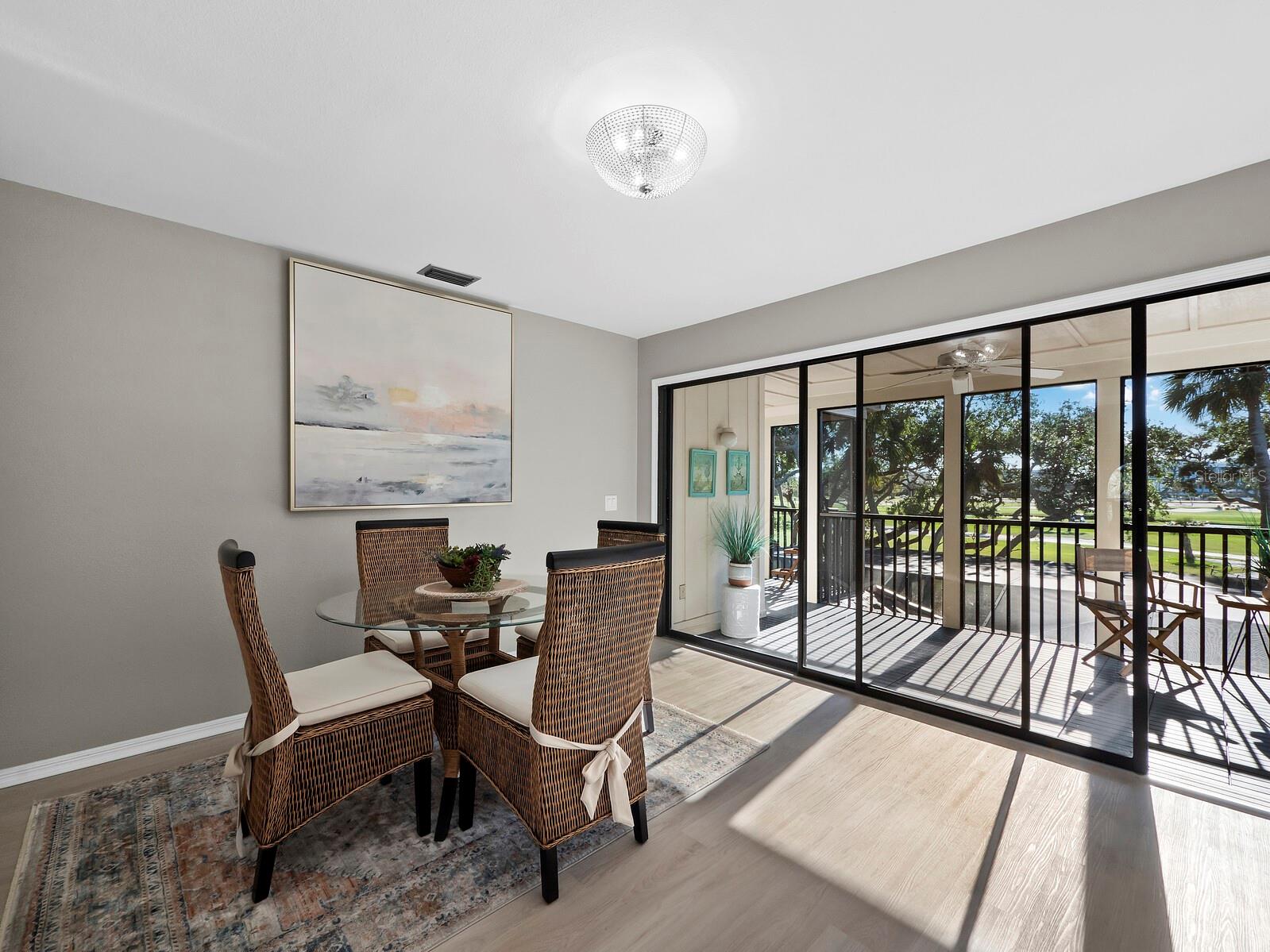 Listing photo id 5 for 2215 Harbourside Drive 304