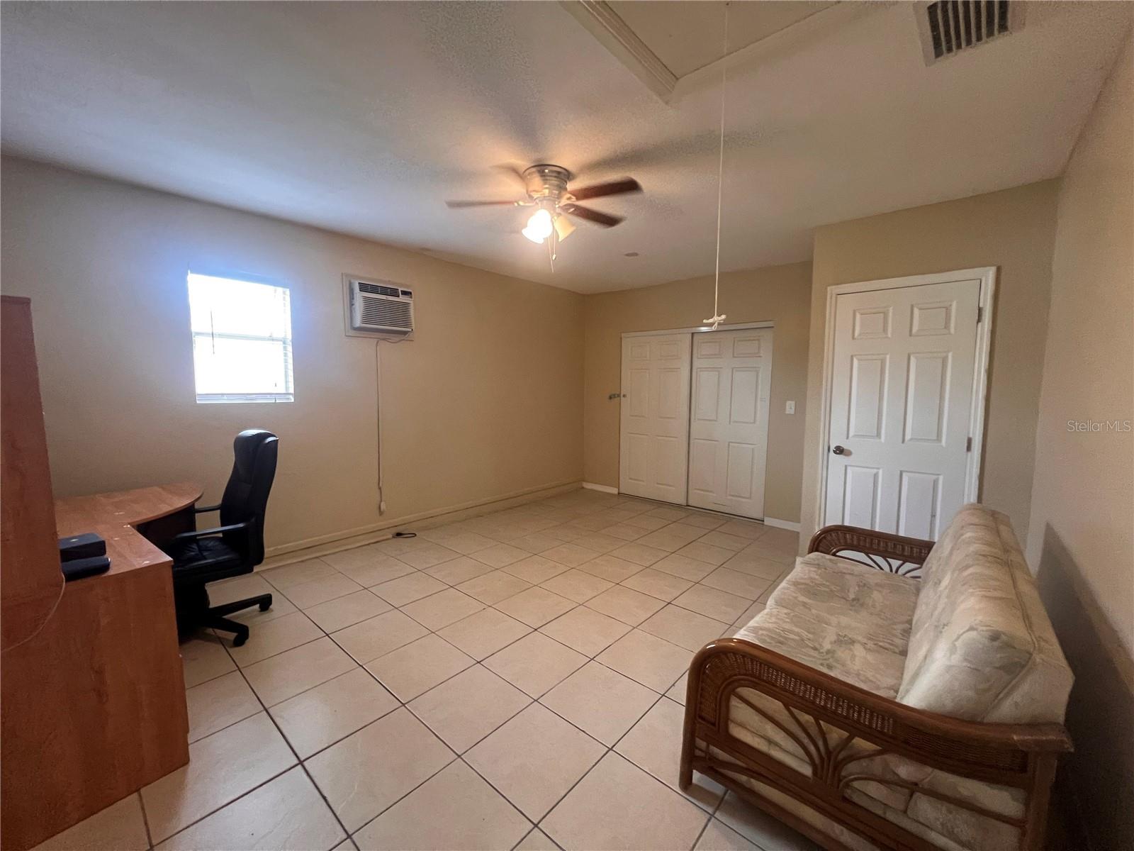 Image 18 of 26 For 1173 Harbor Boulevard