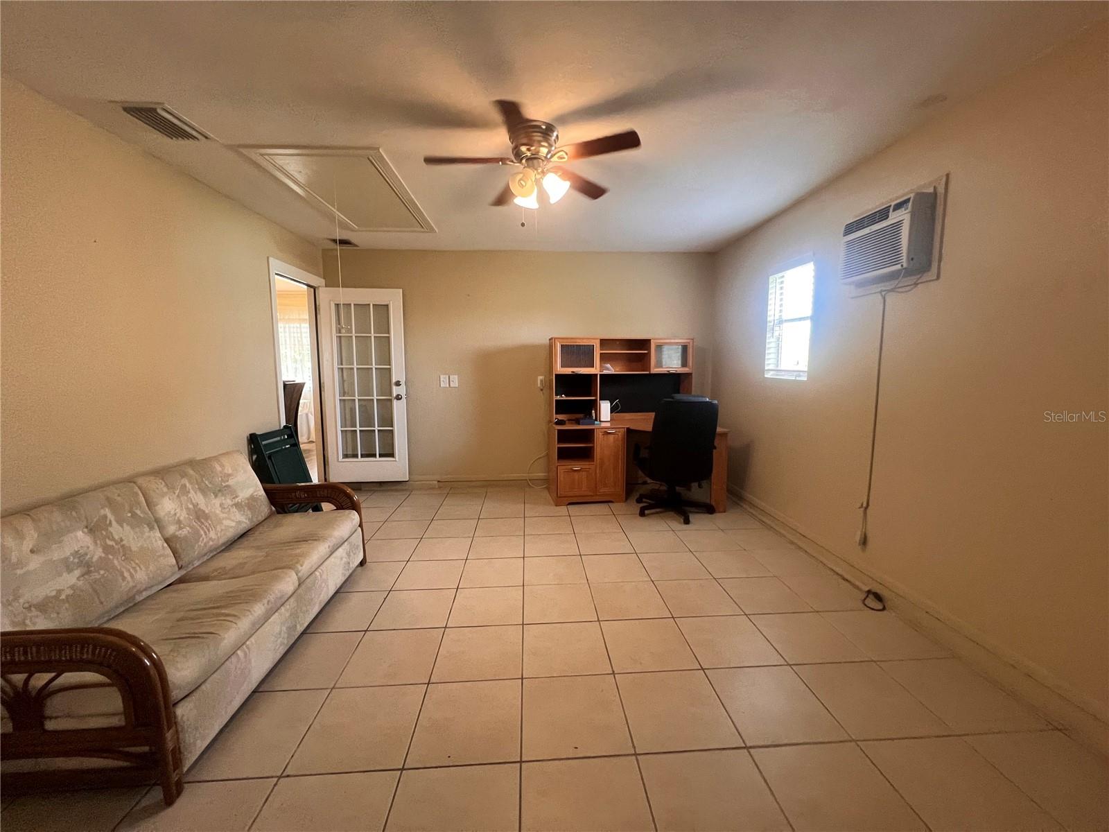 Image 19 of 26 For 1173 Harbor Boulevard