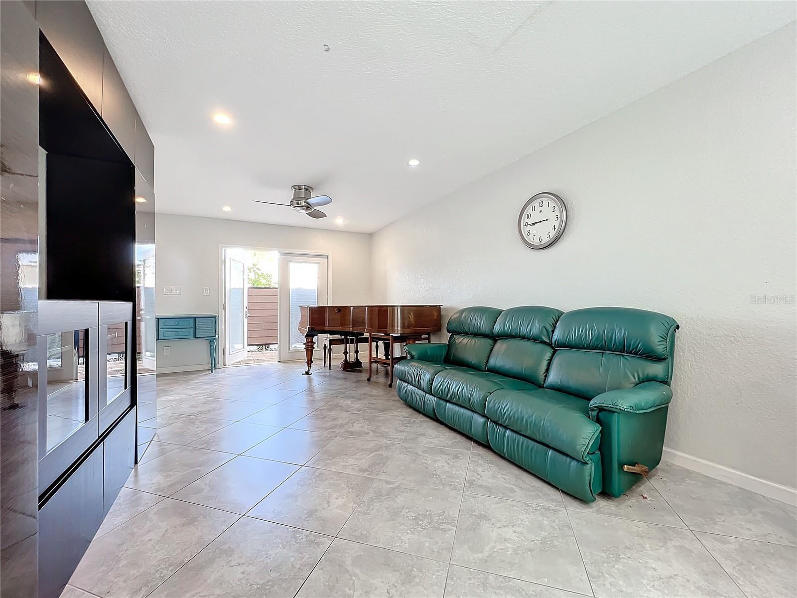 Image 12 of 96 For 4001 Beneva Road 409