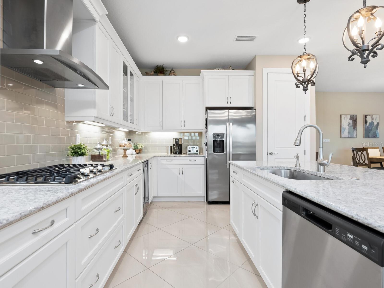 Image 10 of 47 For 4925 Surfside Circle
