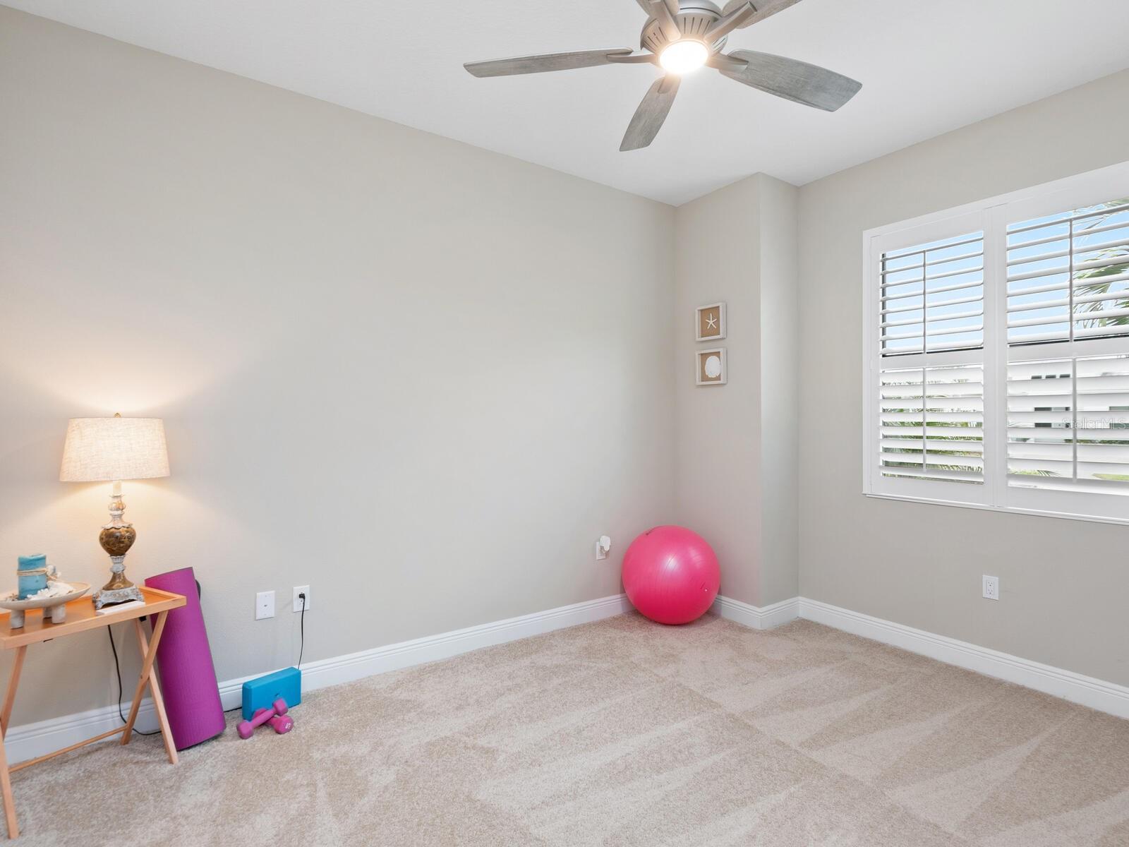 Image 19 of 47 For 4925 Surfside Circle