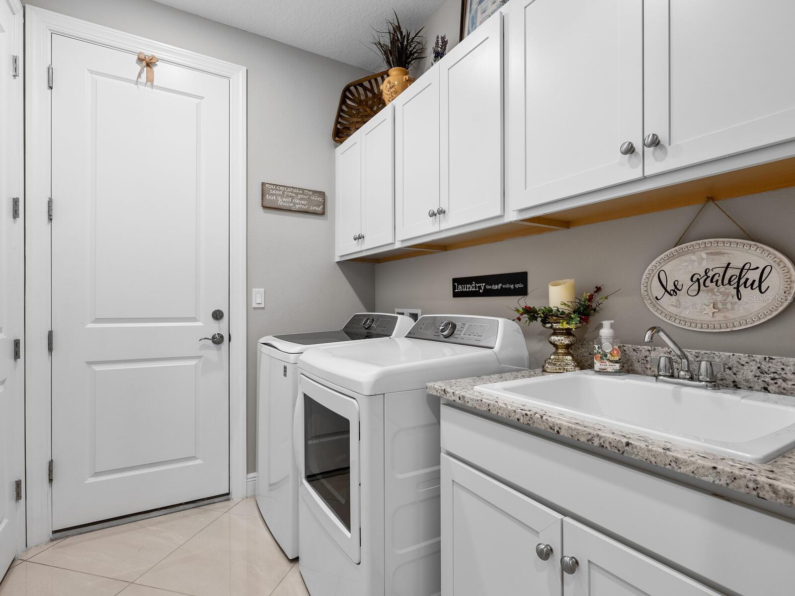 Image 22 of 47 For 4925 Surfside Circle