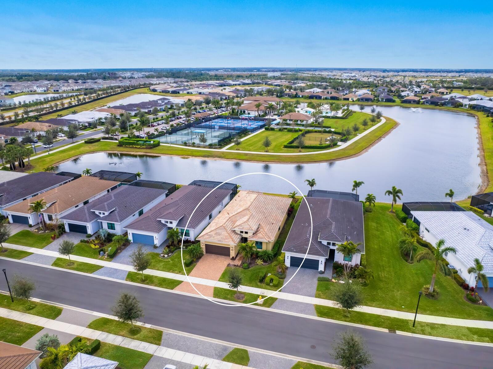 Image 28 of 47 For 4925 Surfside Circle