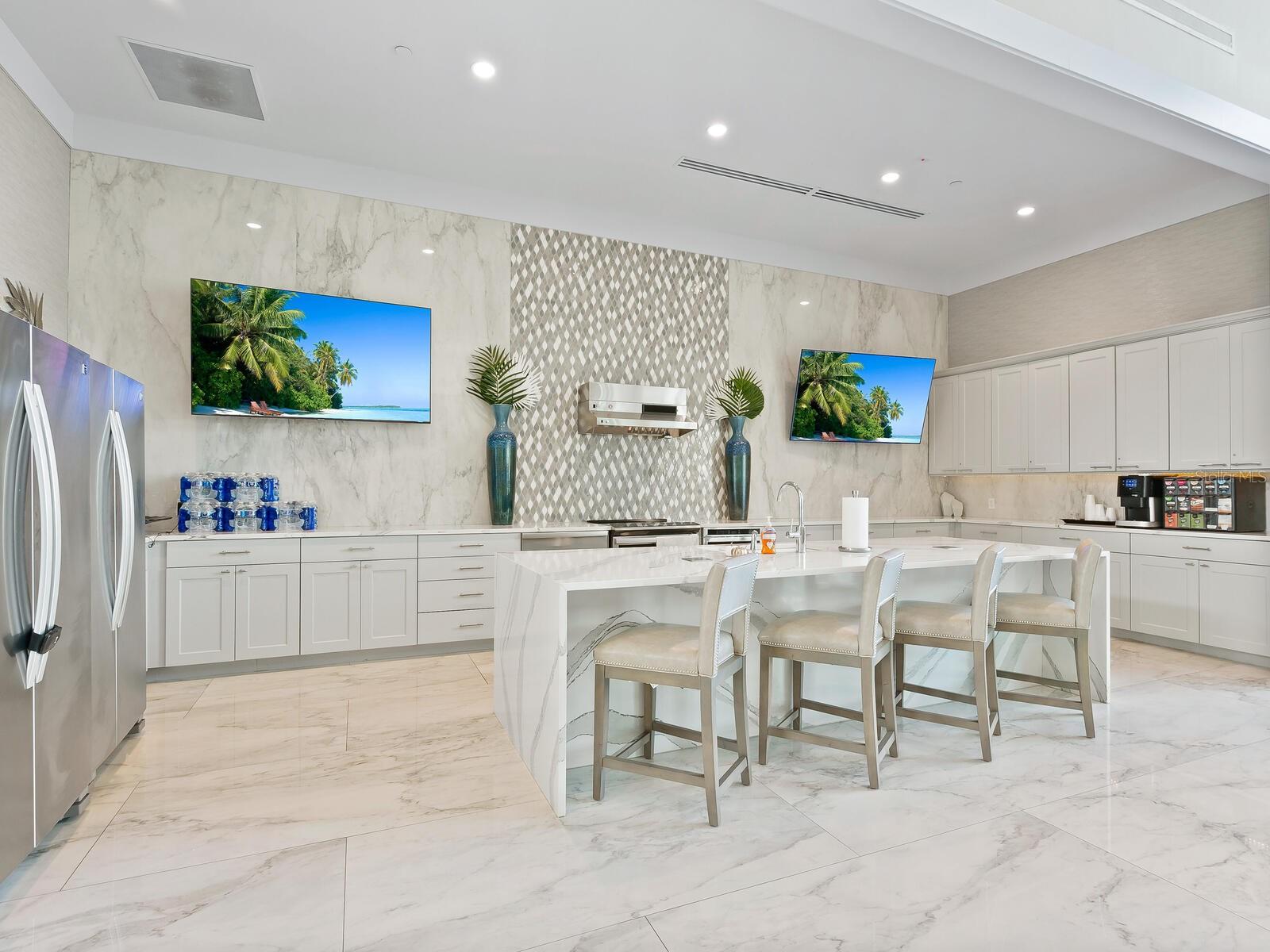 Image 36 of 47 For 4925 Surfside Circle