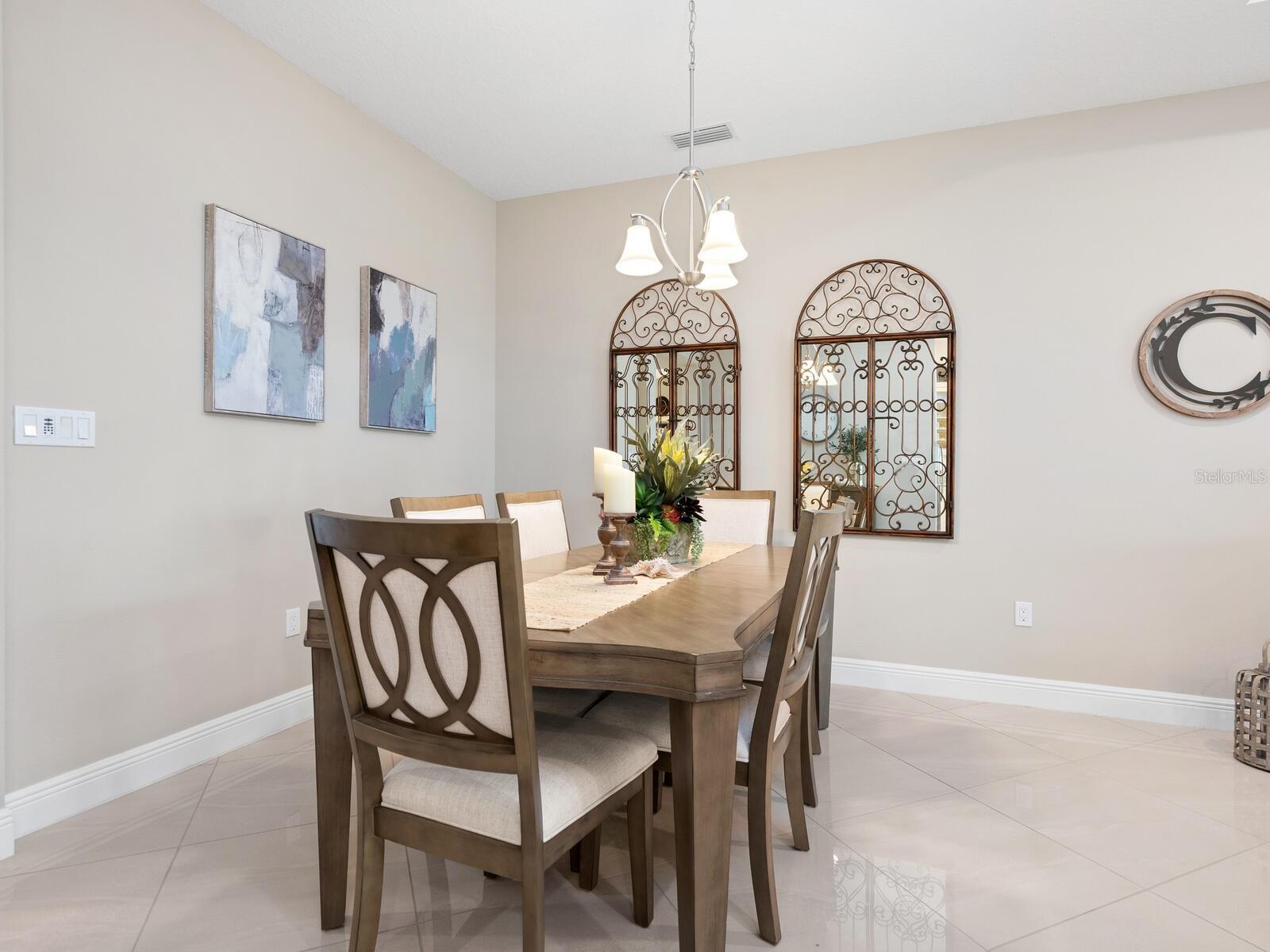 Image 7 of 47 For 4925 Surfside Circle