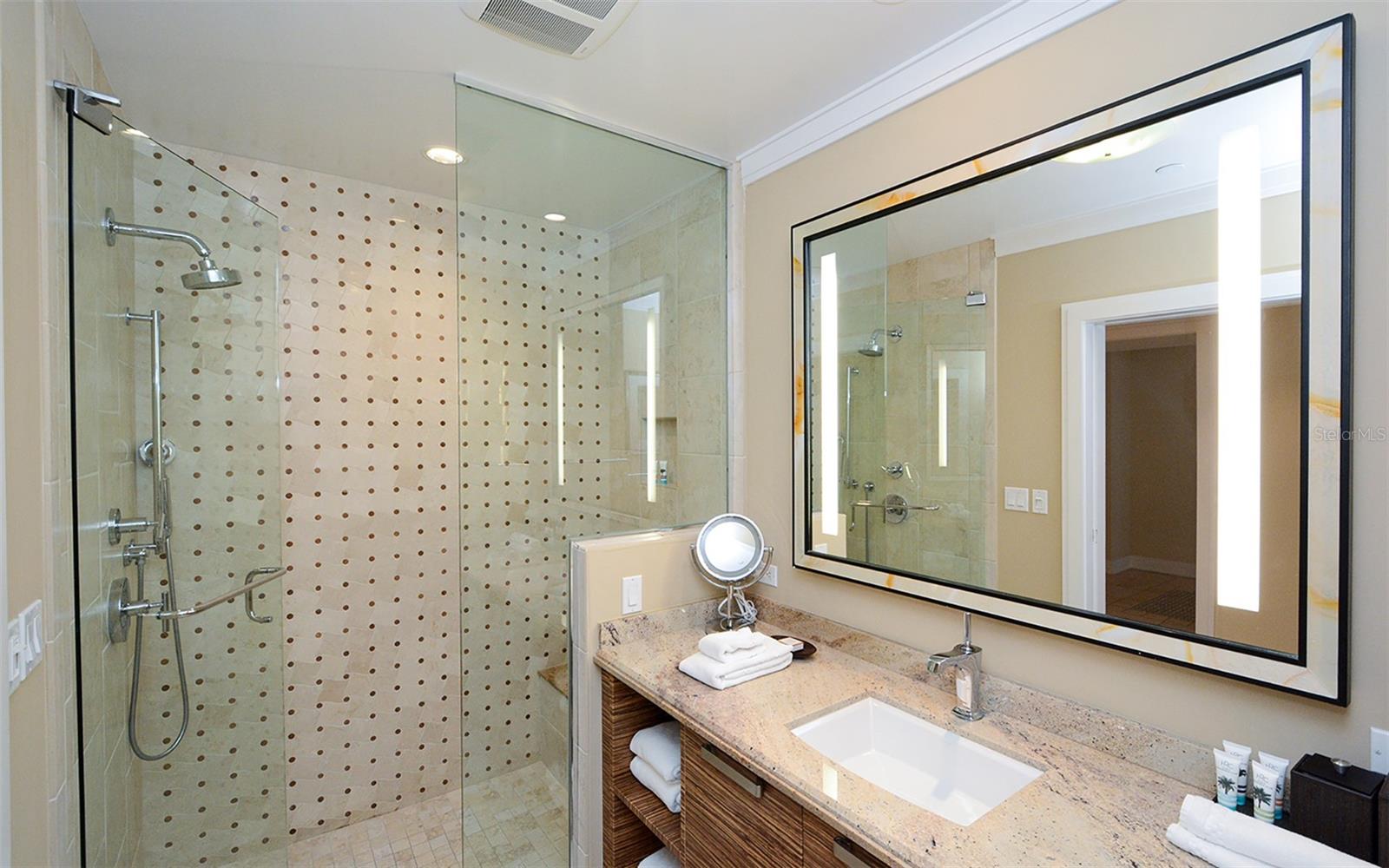 Image 24 of 48 For 915 Seaside Drive 613, Weeks