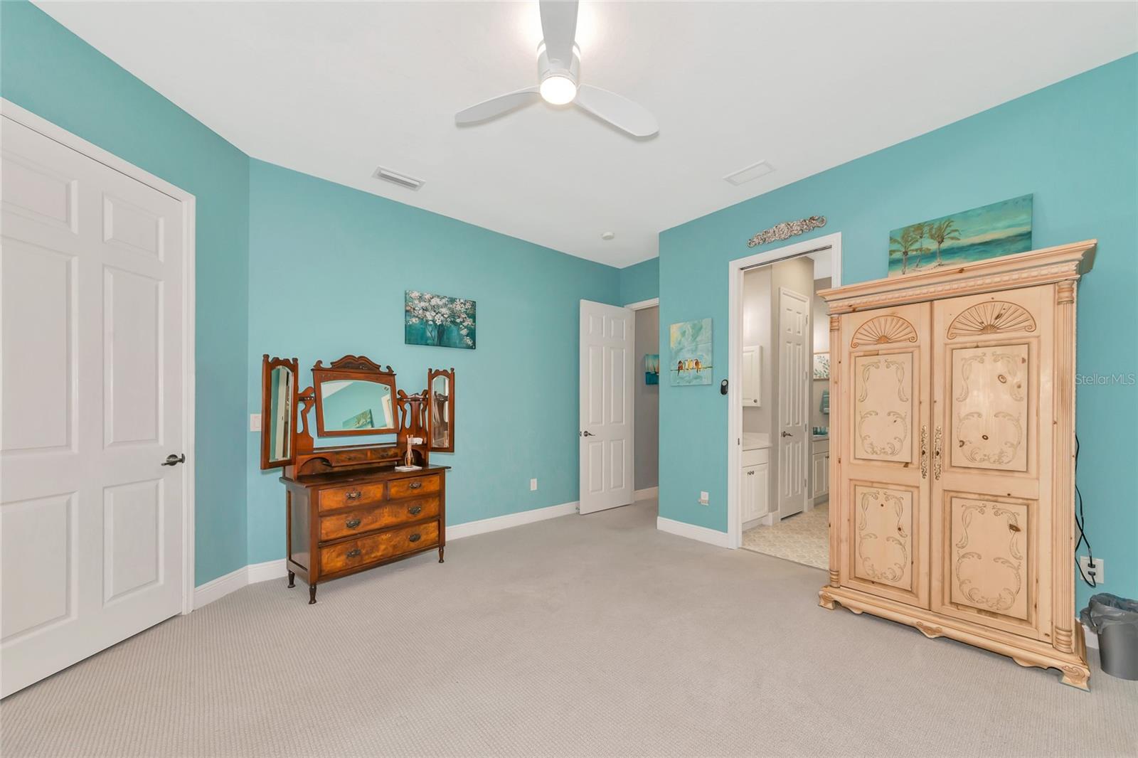 Listing photo id 67 for 6809 Belmont Court