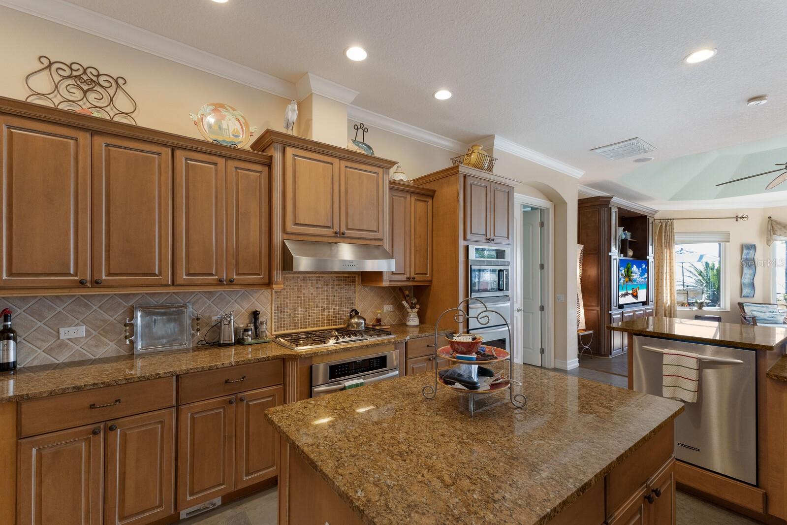 Listing photo id 14 for 805 Riviera Dunes Way