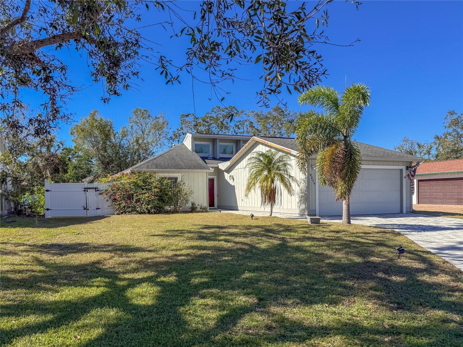 Details for 8224 Country Oaks Court, SARASOTA, FL 34243