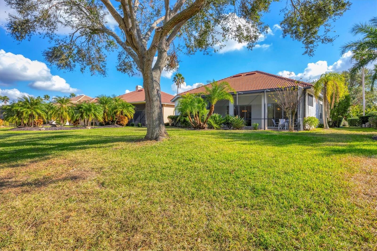 Image 25 of 41 For 6847 Bay Hill Drive