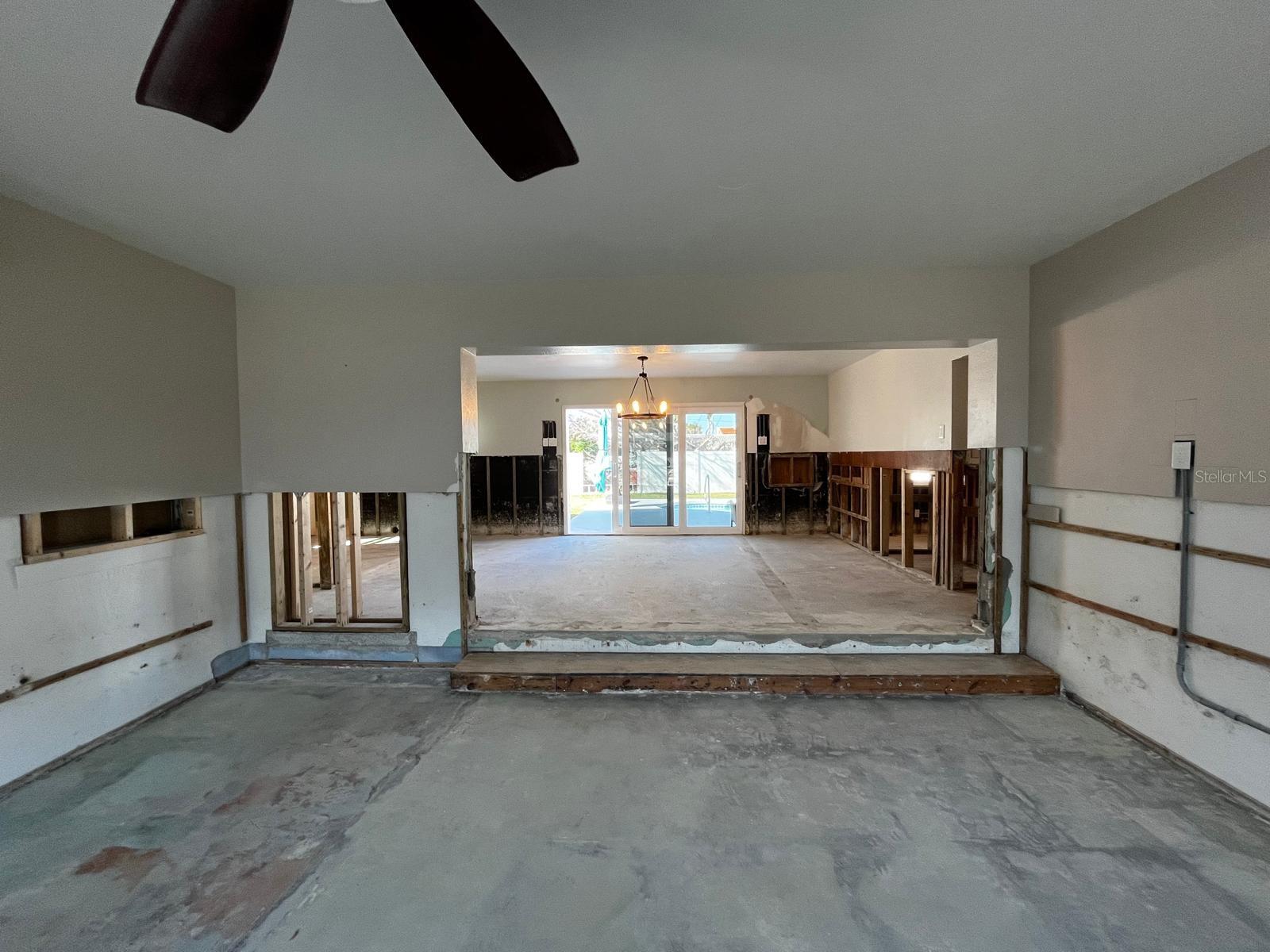 Listing photo id 10 for 445 80th Way