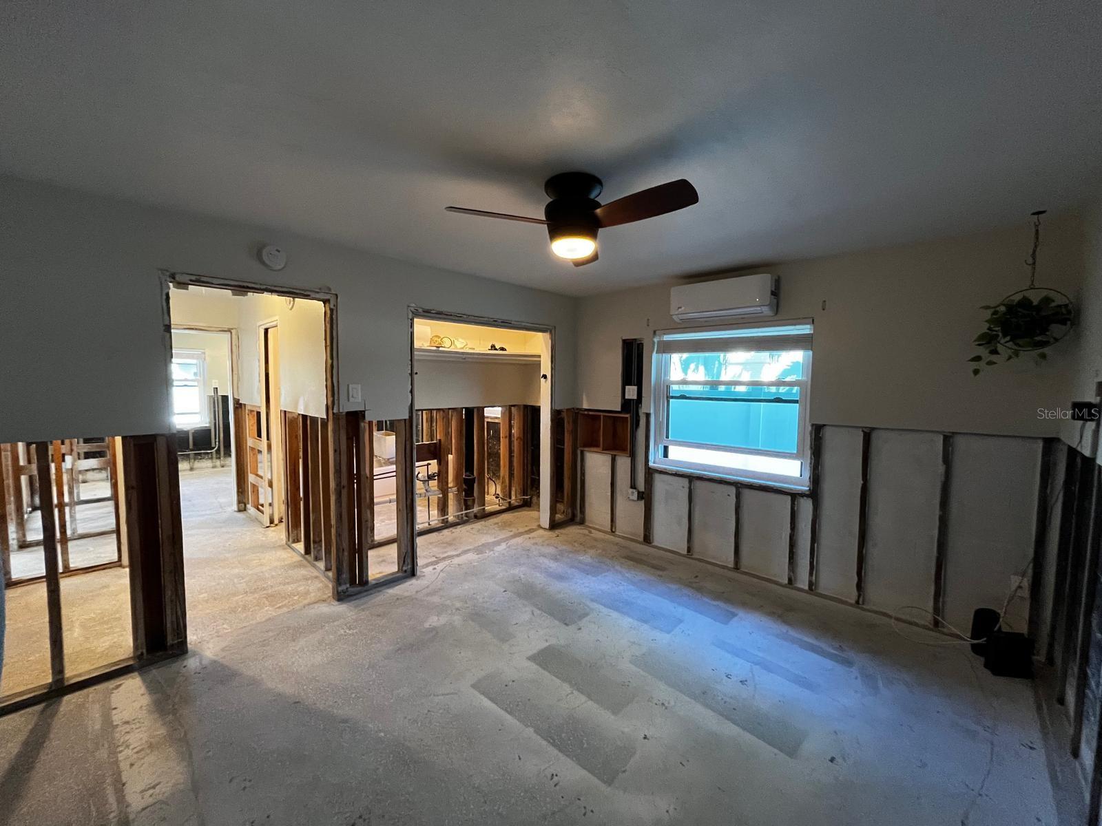 Listing photo id 17 for 445 80th Way