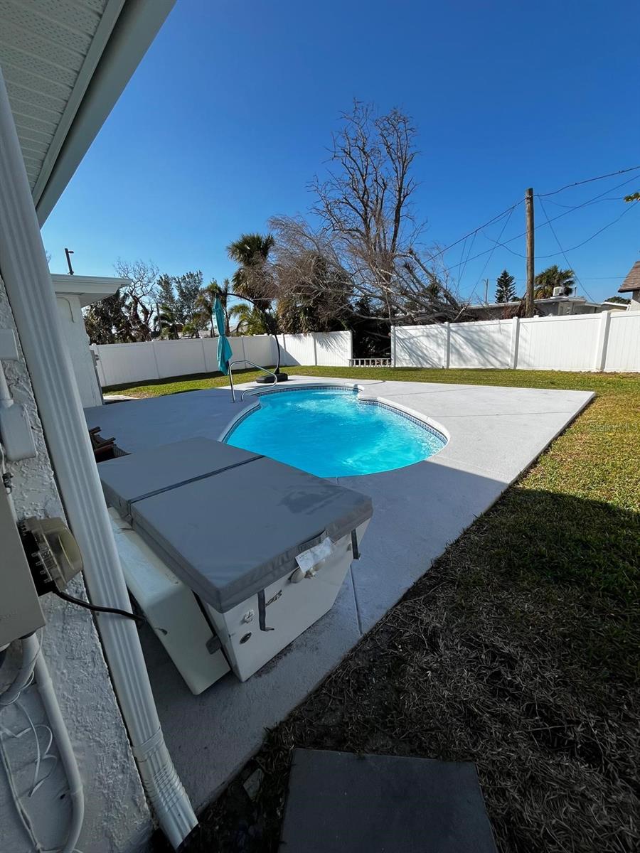 Listing photo id 20 for 445 80th Way