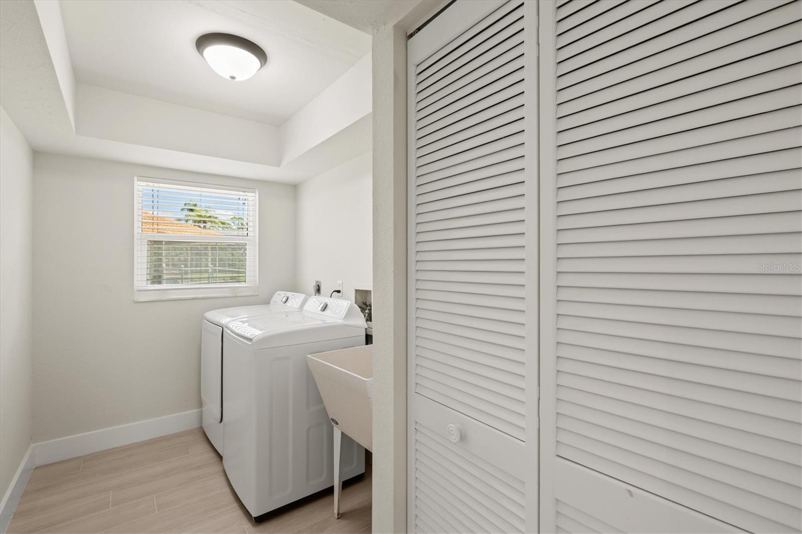 Image 38 of 88 For 482 Rubens Dr E