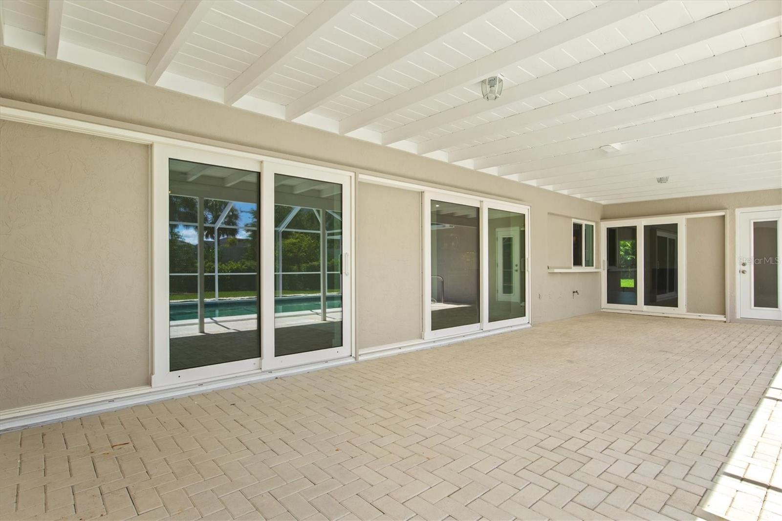 Image 39 of 88 For 482 Rubens Dr E