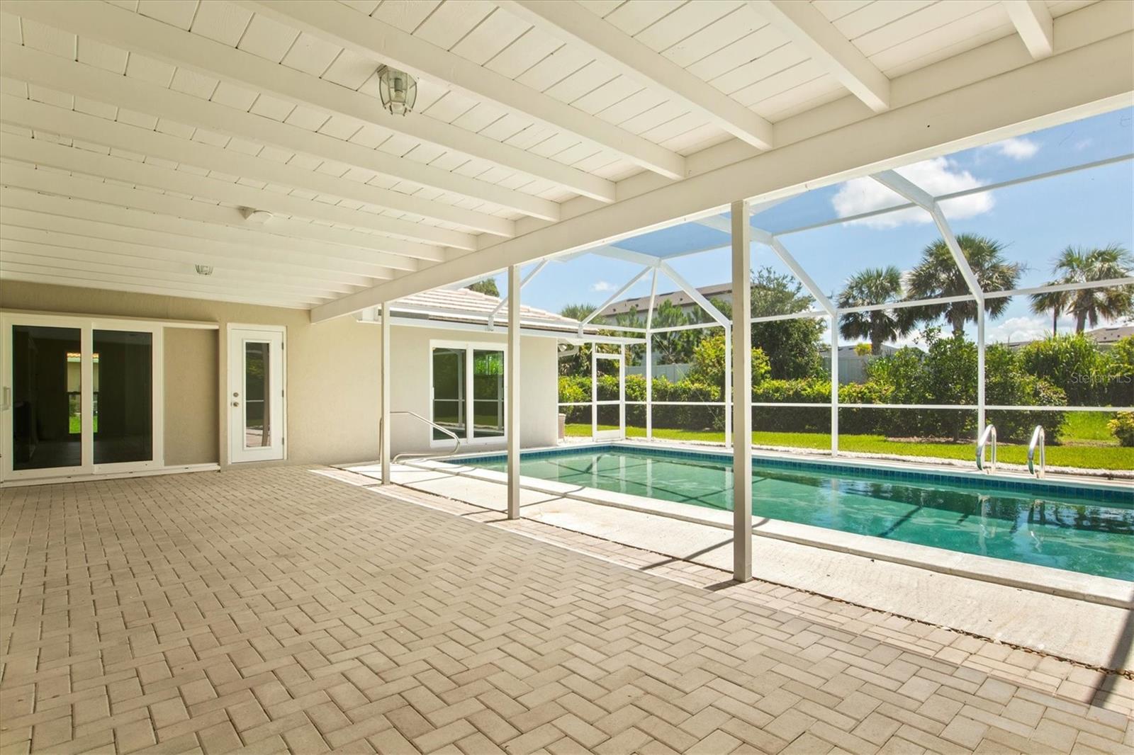 Image 40 of 88 For 482 Rubens Dr E
