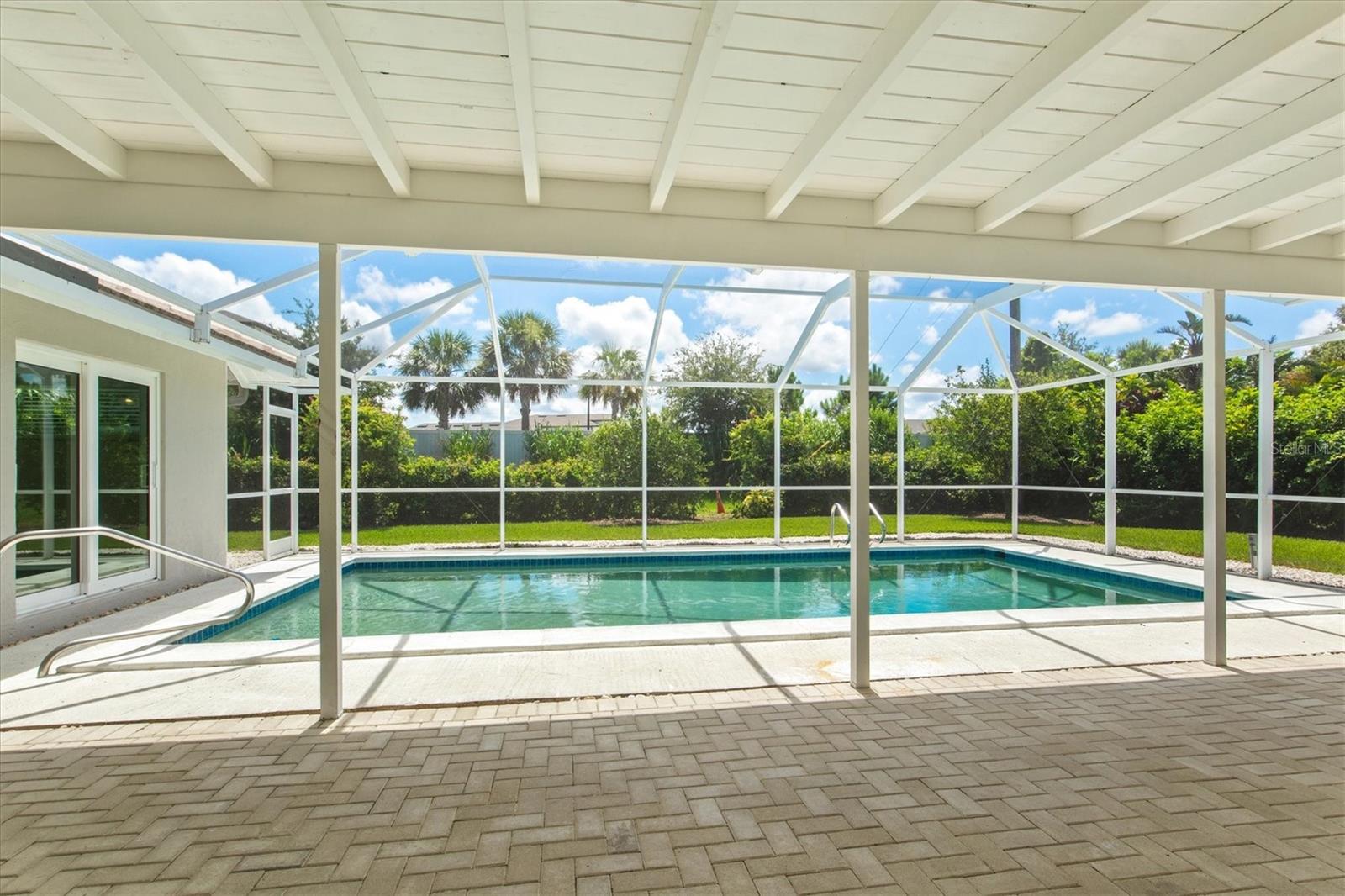 Image 42 of 88 For 482 Rubens Dr E