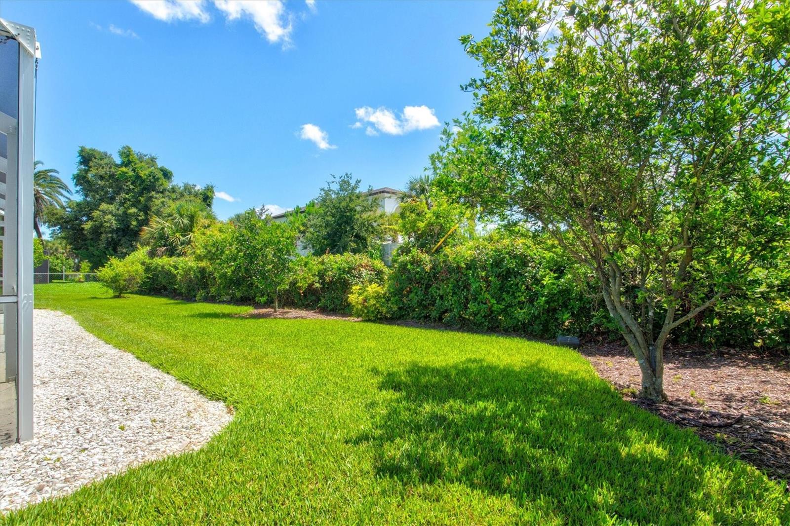 Image 47 of 88 For 482 Rubens Dr E