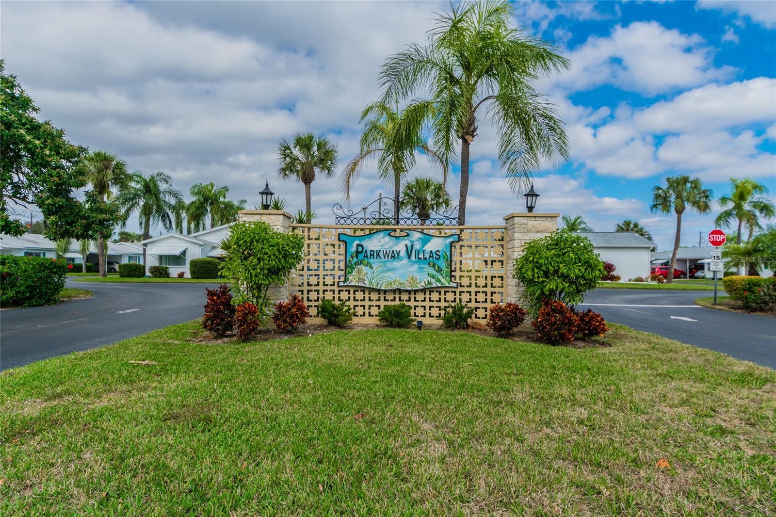 Image 8 of 41 For 6100 Coral Way