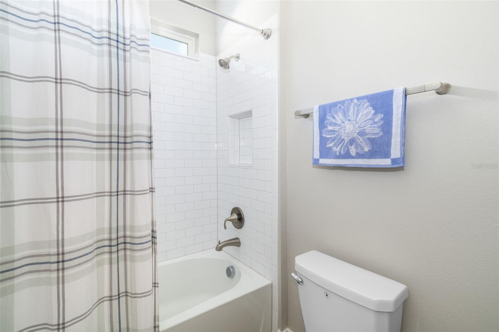 Image 26 of 58 For 1901 6th Street E