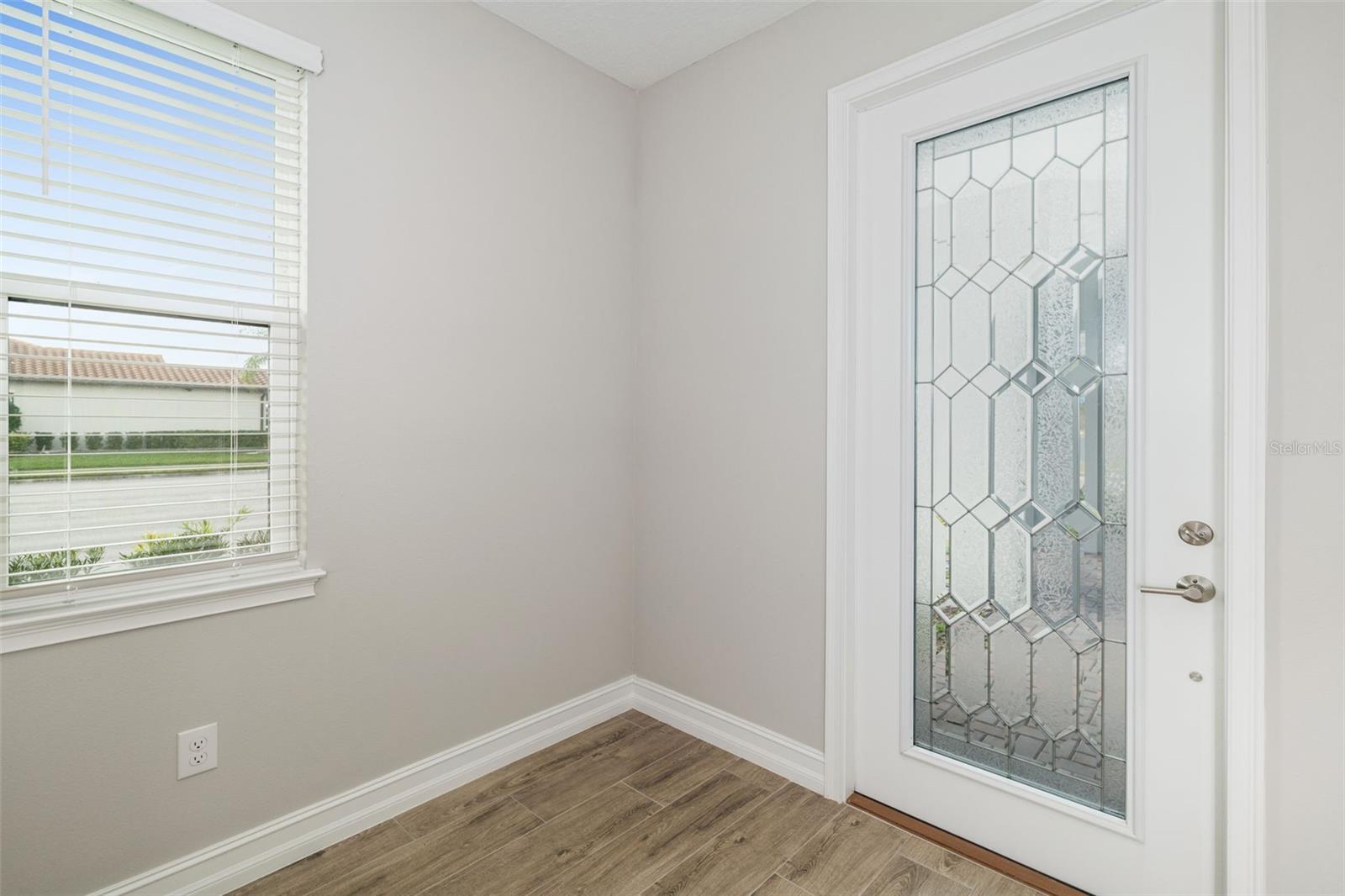 Image 7 of 58 For 1901 6th Street E