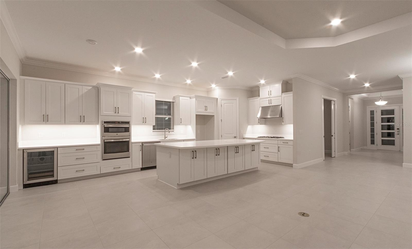 Image 11 of 93 For 16415 Isola Place