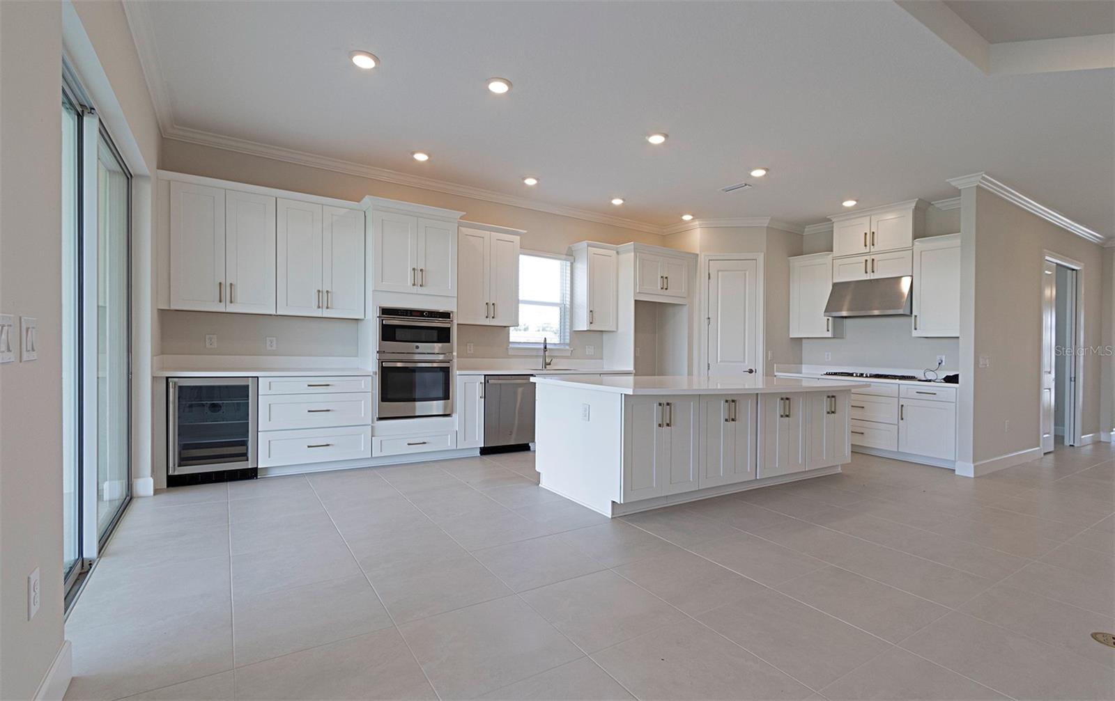Image 13 of 93 For 16415 Isola Place