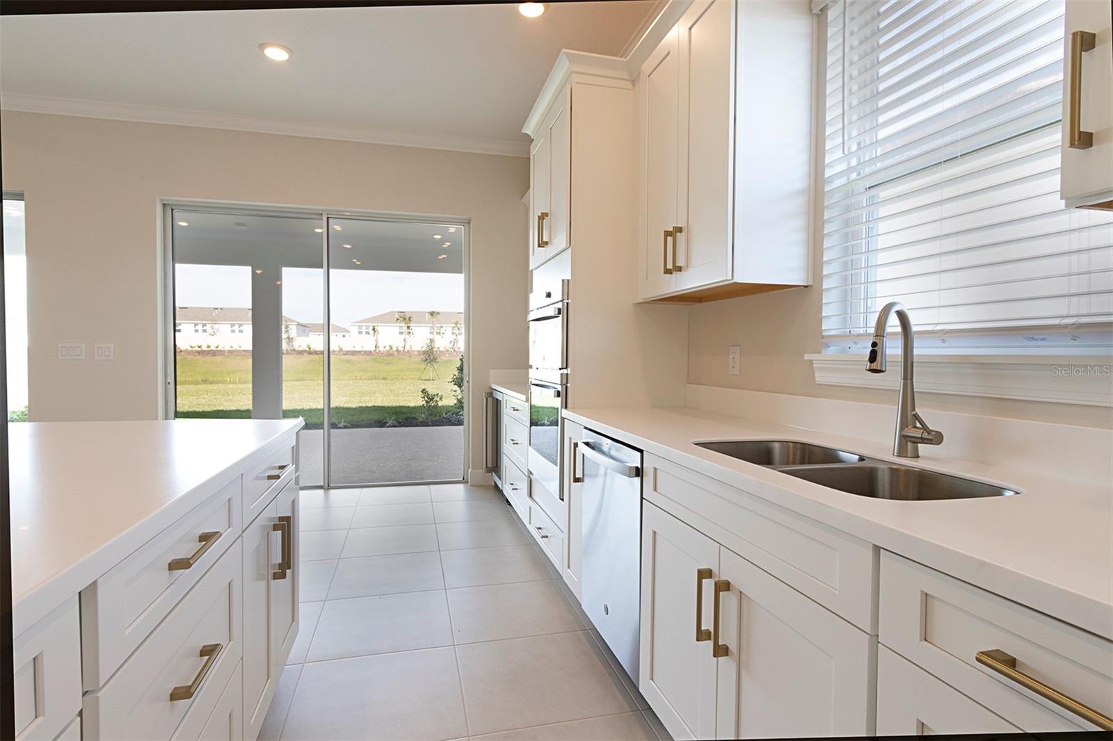 Image 16 of 93 For 16415 Isola Place