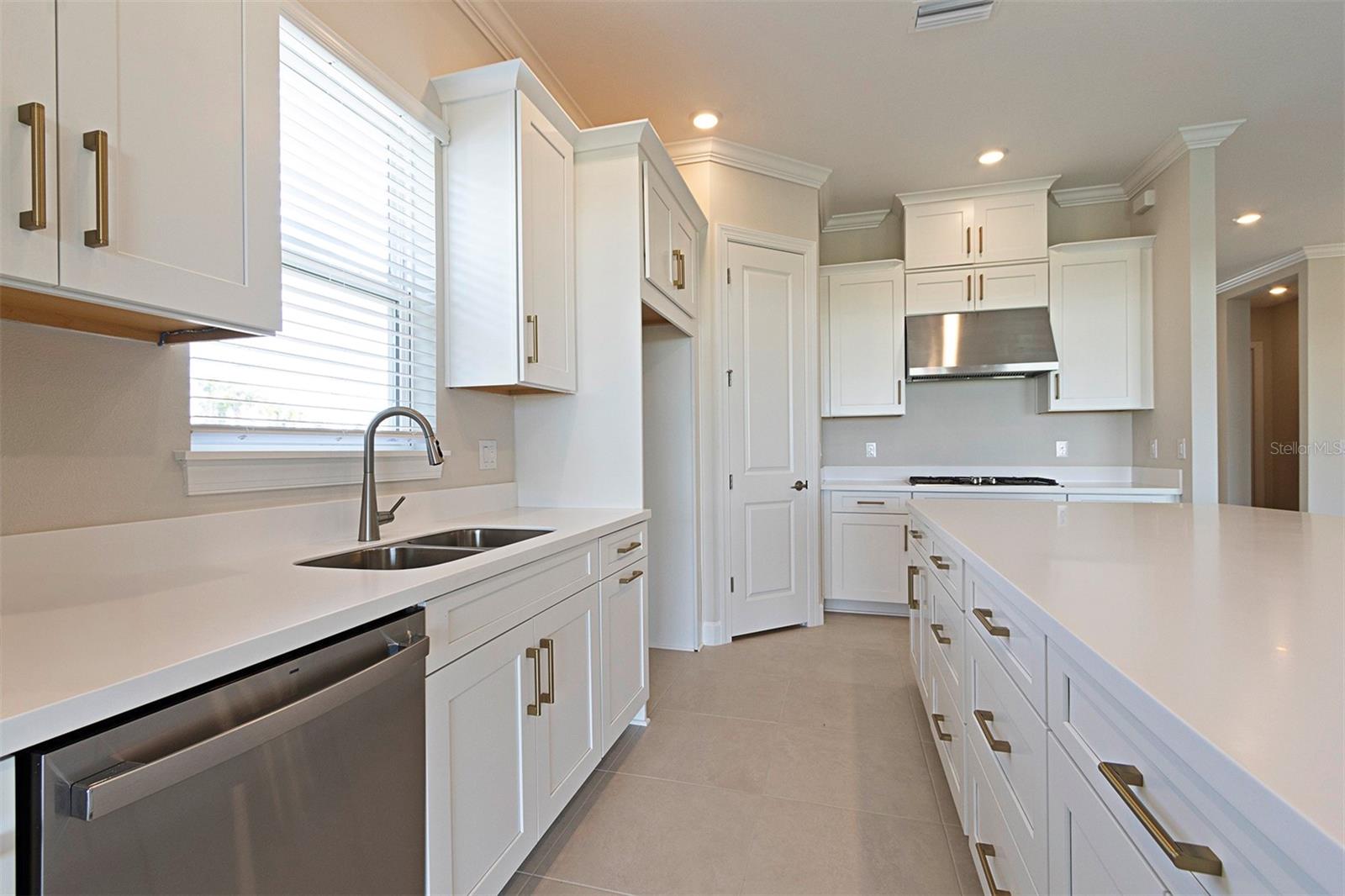 Image 24 of 93 For 16415 Isola Place