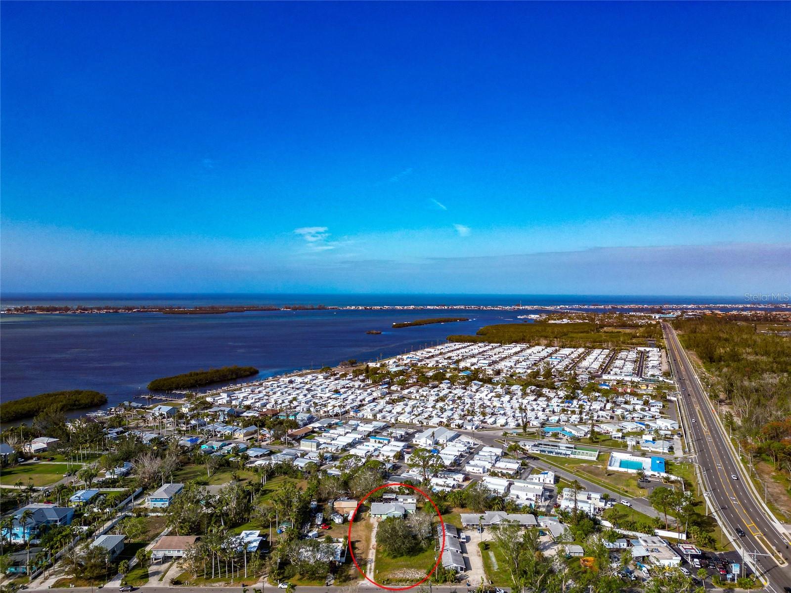Listing photo id 3 for 4420 102nd Street W