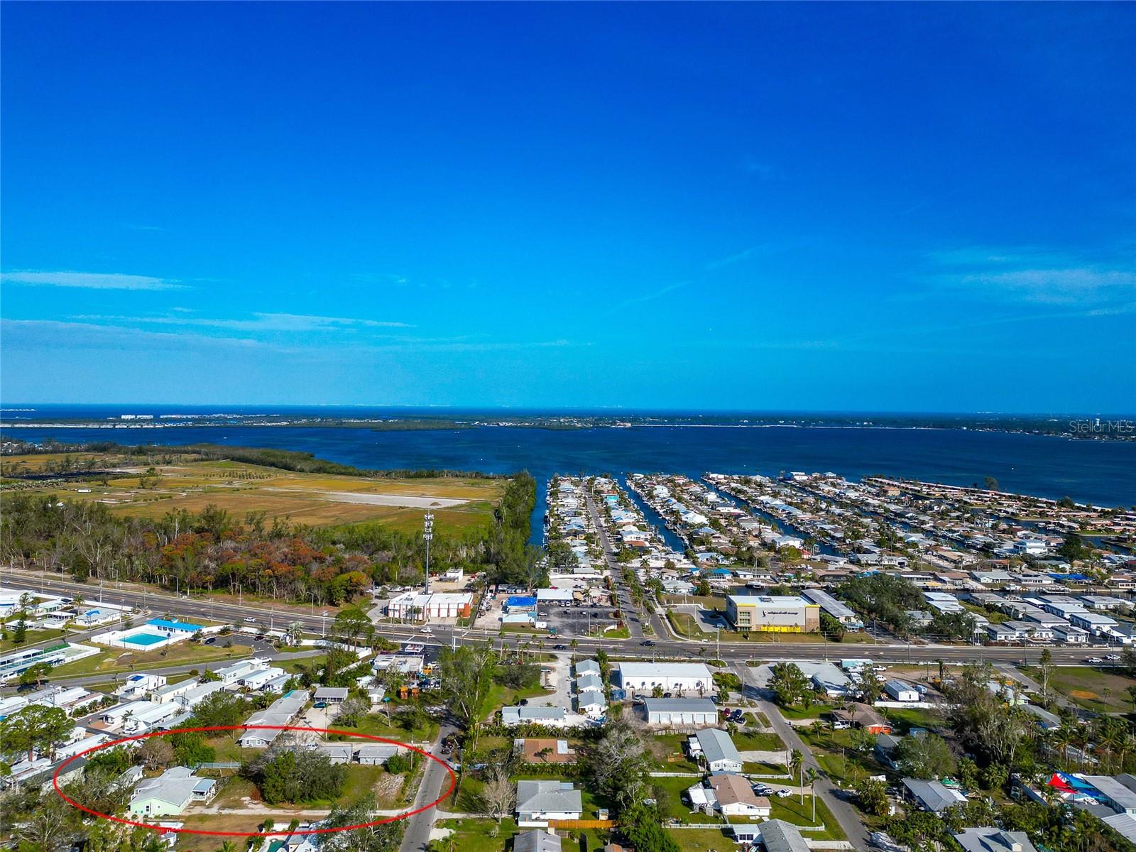 Listing photo id 4 for 4420 102nd Street W