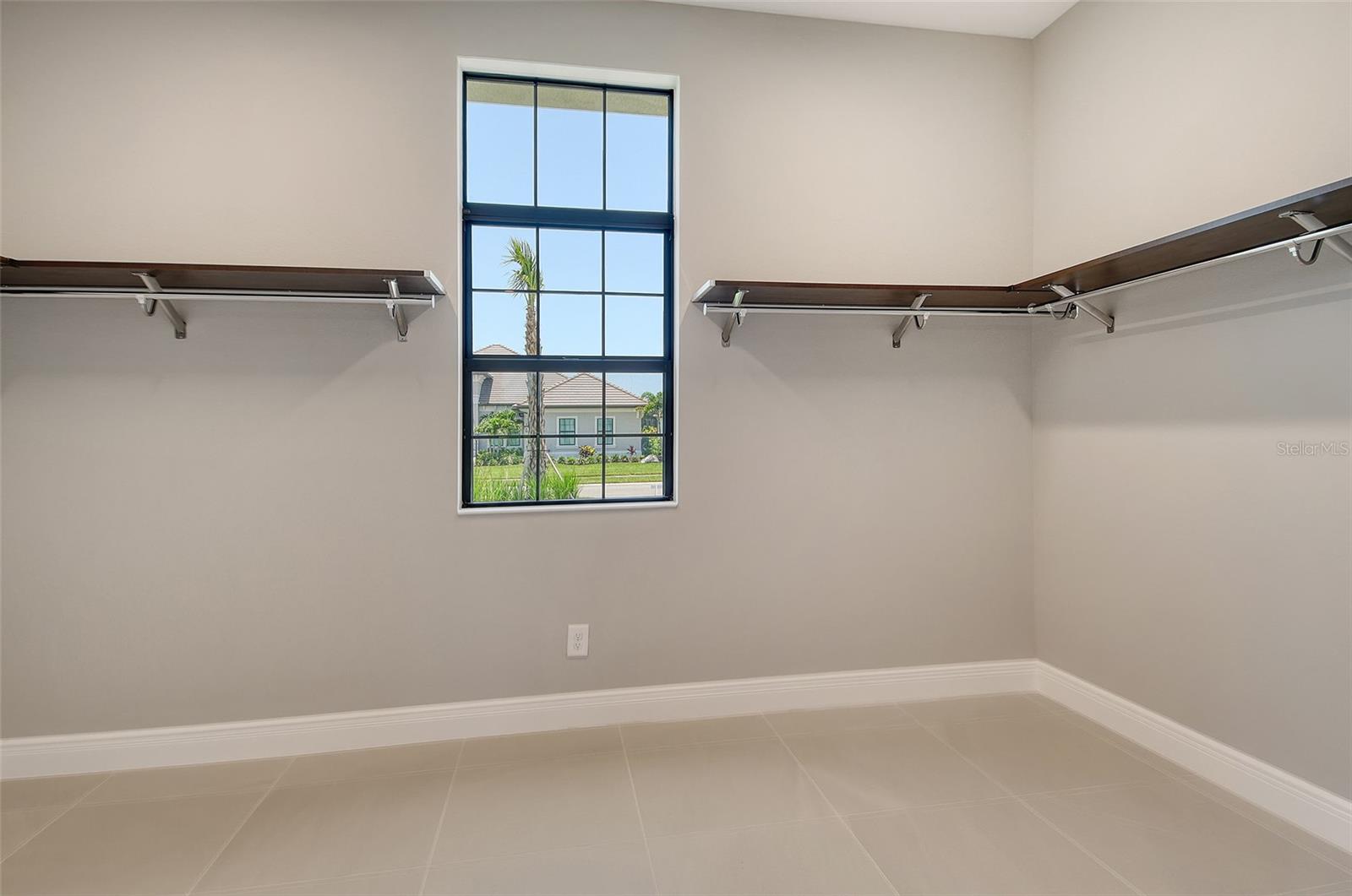Image 29 of 56 For 10612 Nicklaus Court