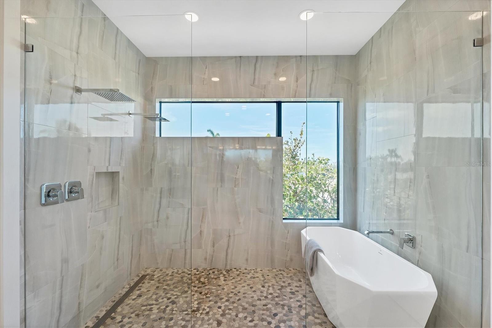 Image 17 of 43 For 569 Rountree Drive