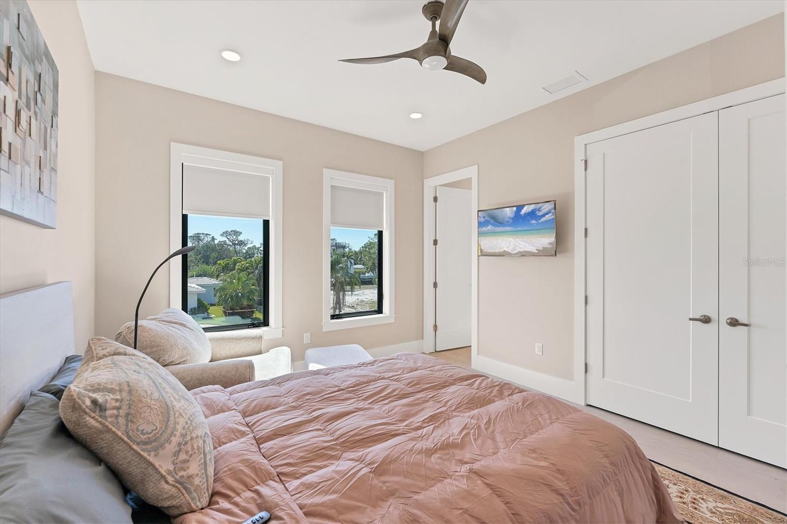 Image 23 of 43 For 569 Rountree Drive