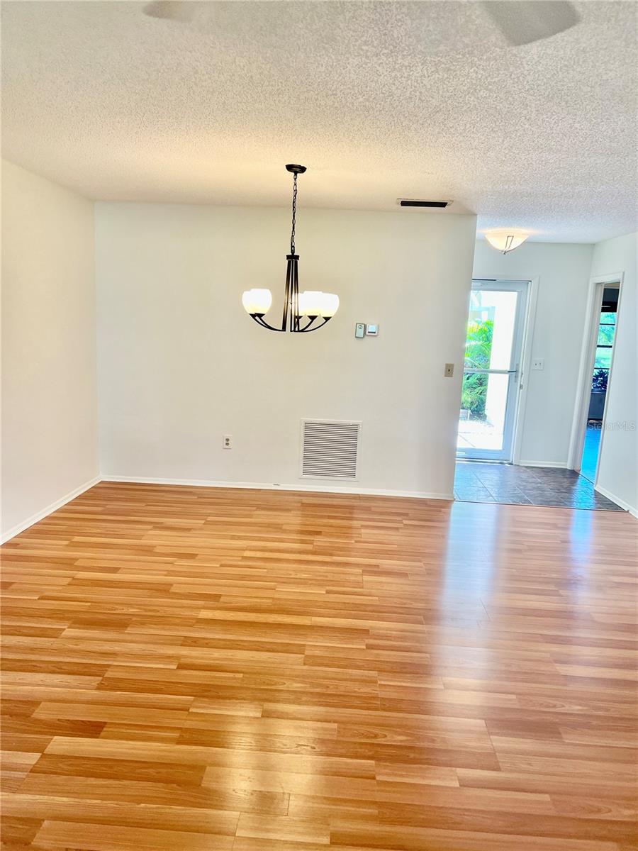 Image 31 of 36 For 4045 Oakhurst Drive 3125