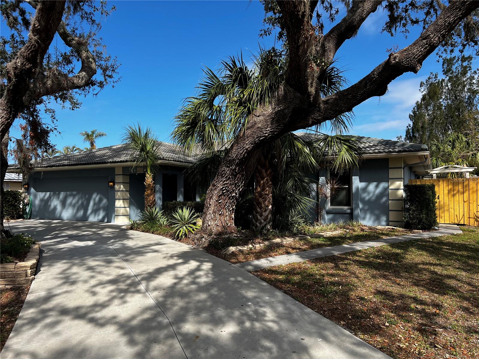 Listing Details for 2299 Riverwood Court, SARASOTA, FL 34231