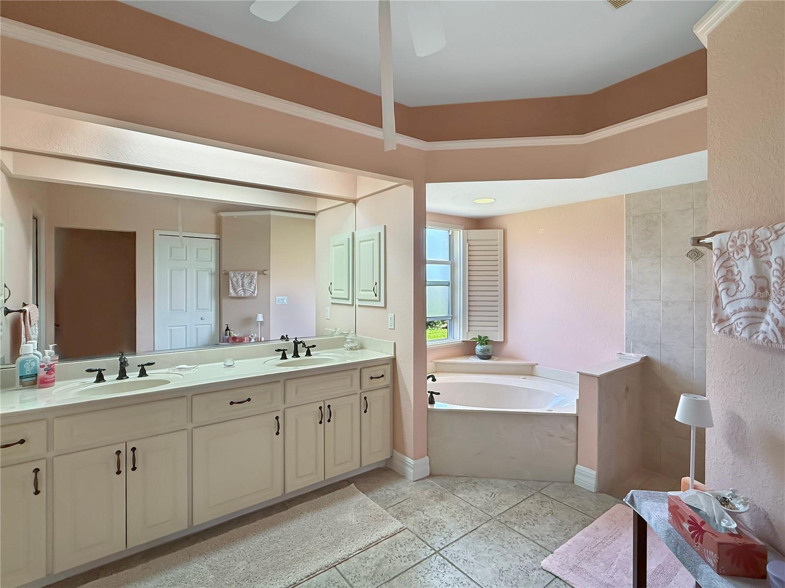 Image 23 of 44 For 25072 Palisade Road