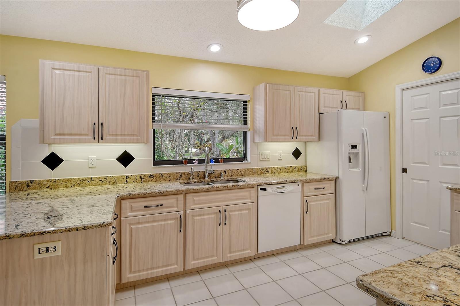 Image 12 of 39 For 7363 Silver Fern Boulevard 80