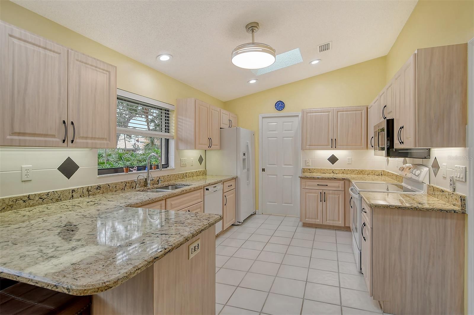 Image 14 of 39 For 7363 Silver Fern Boulevard 80