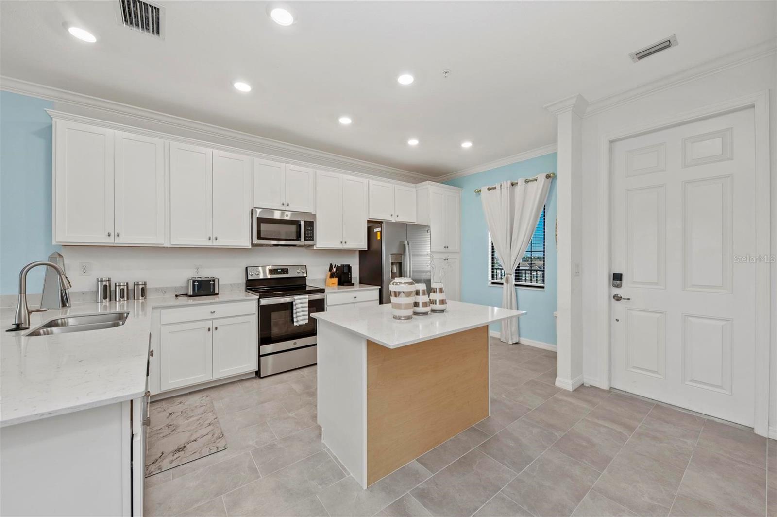Image 8 of 69 For 18114 Gawthrop Drive 404
