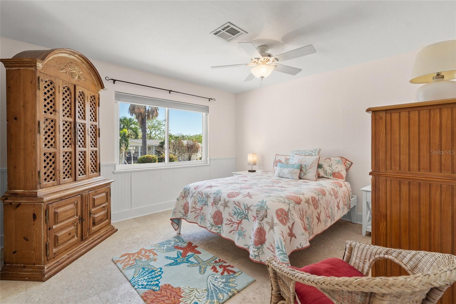 Image 17 of 39 For 605 Jungle Queen Way