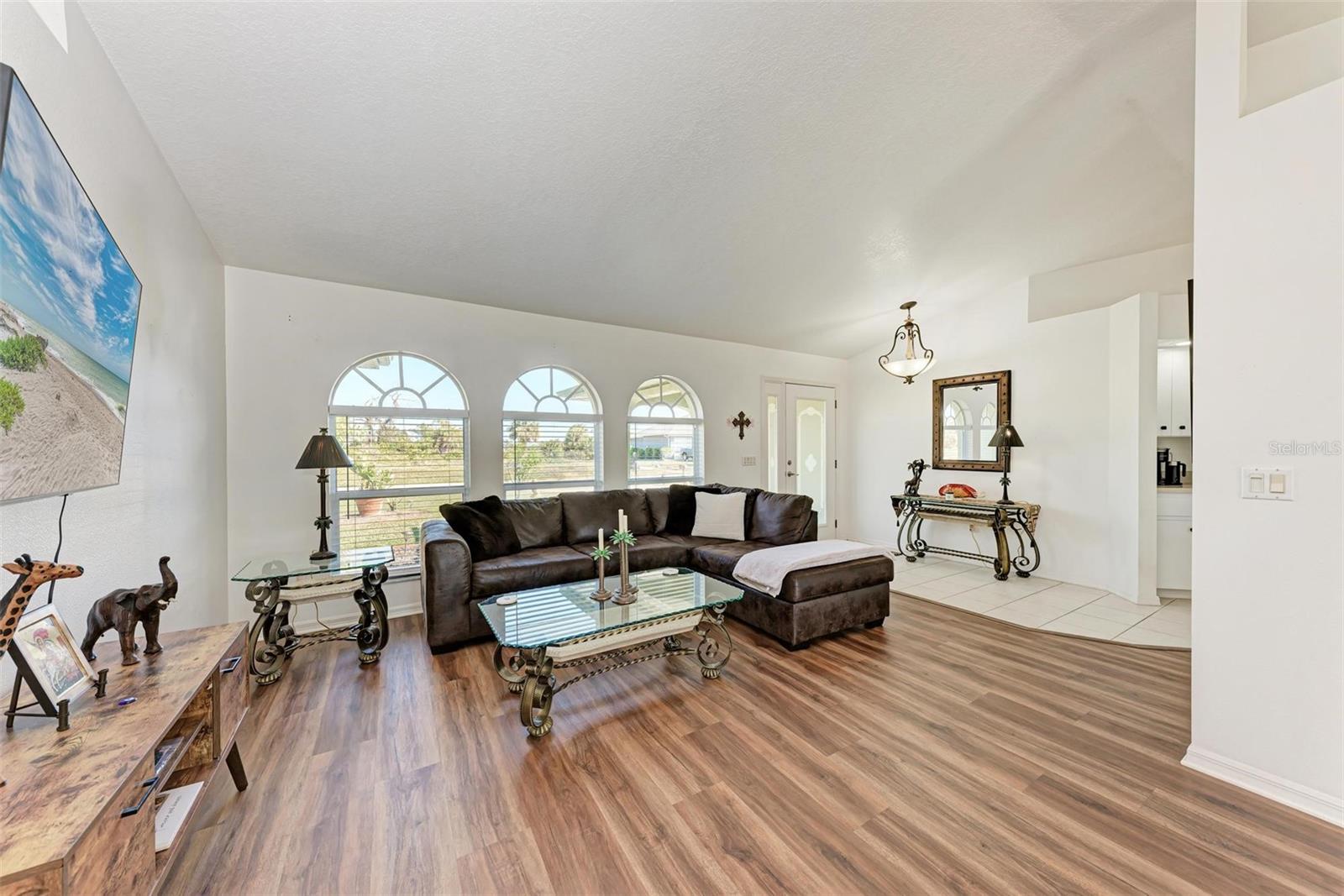 Image 8 of 41 For 5 Pinehurst Court