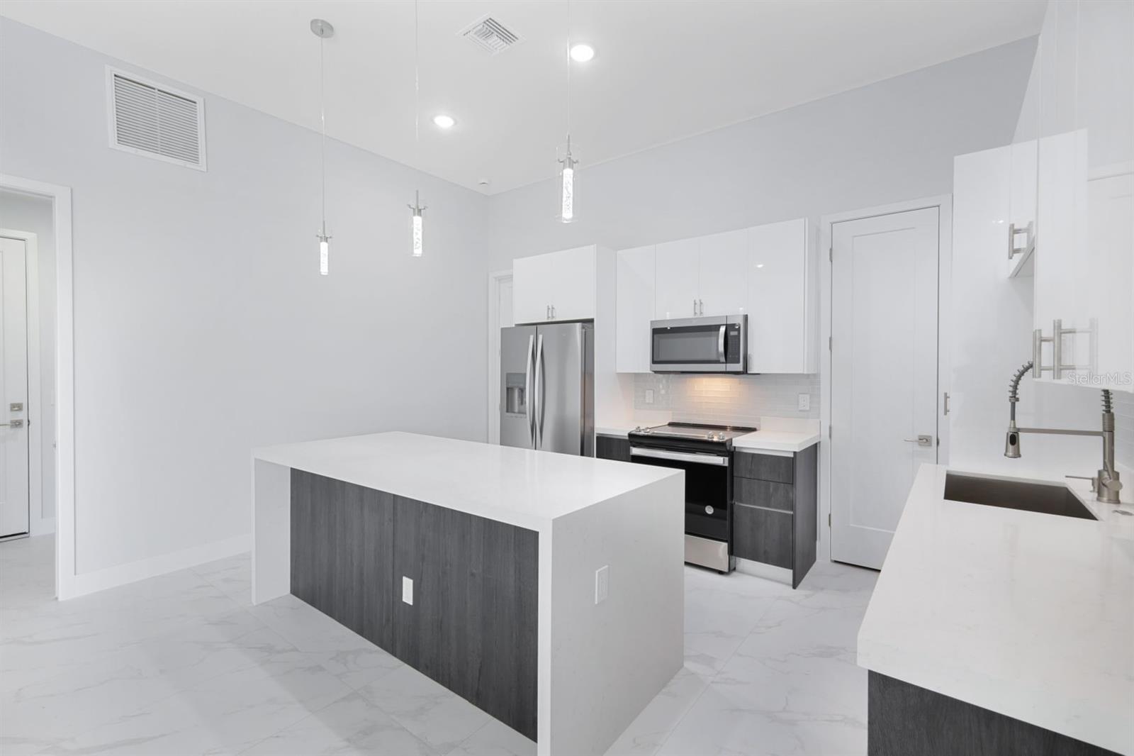 Image 11 of 36 For 13377 Alocasia Lane