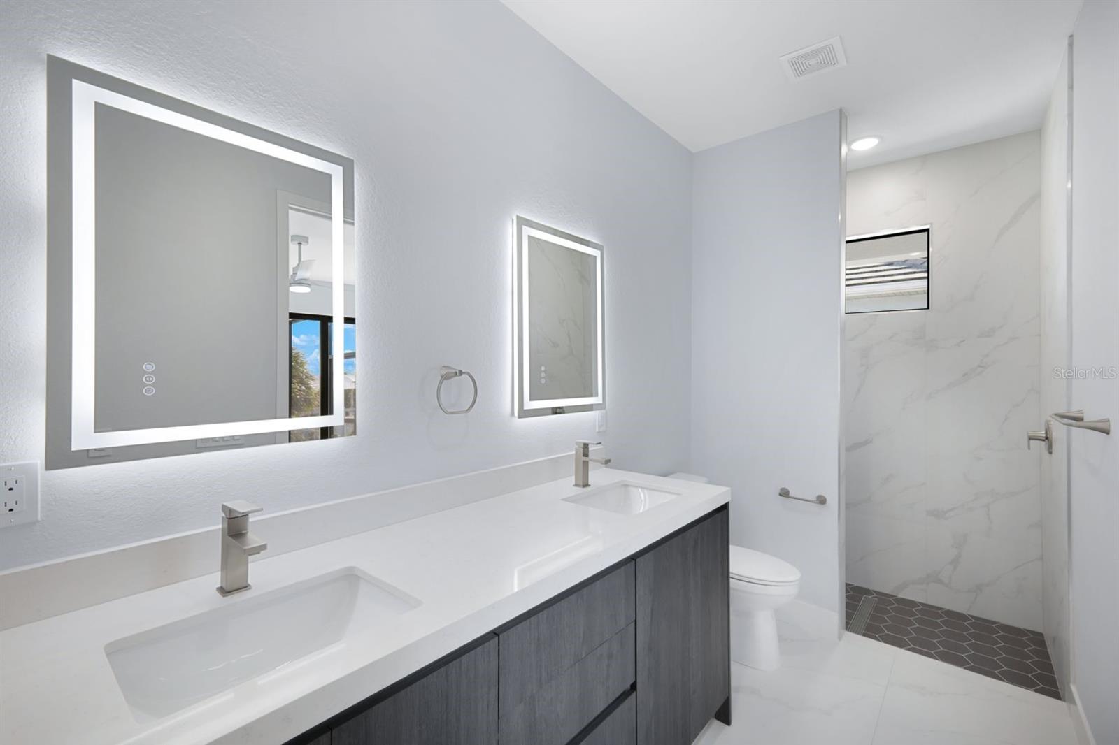 Image 23 of 36 For 13377 Alocasia Lane