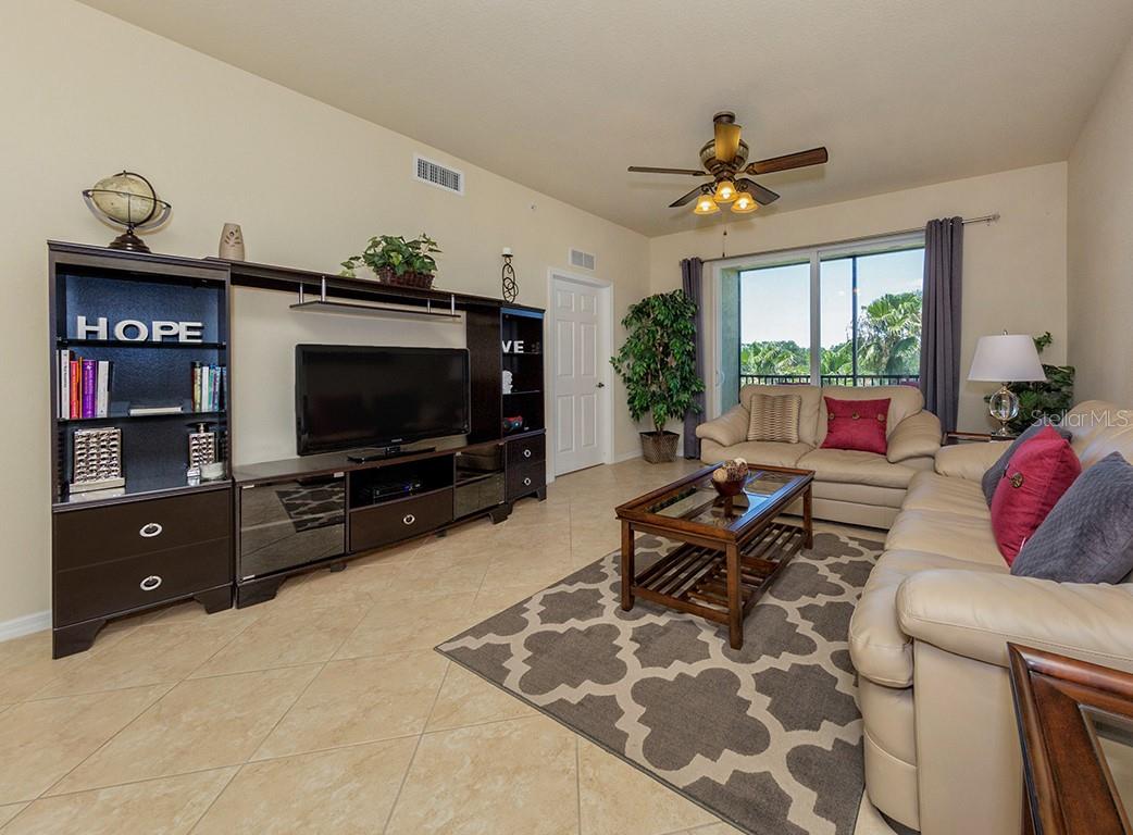 Listing photo id 4 for 7607 Grand Estuary Trail 304