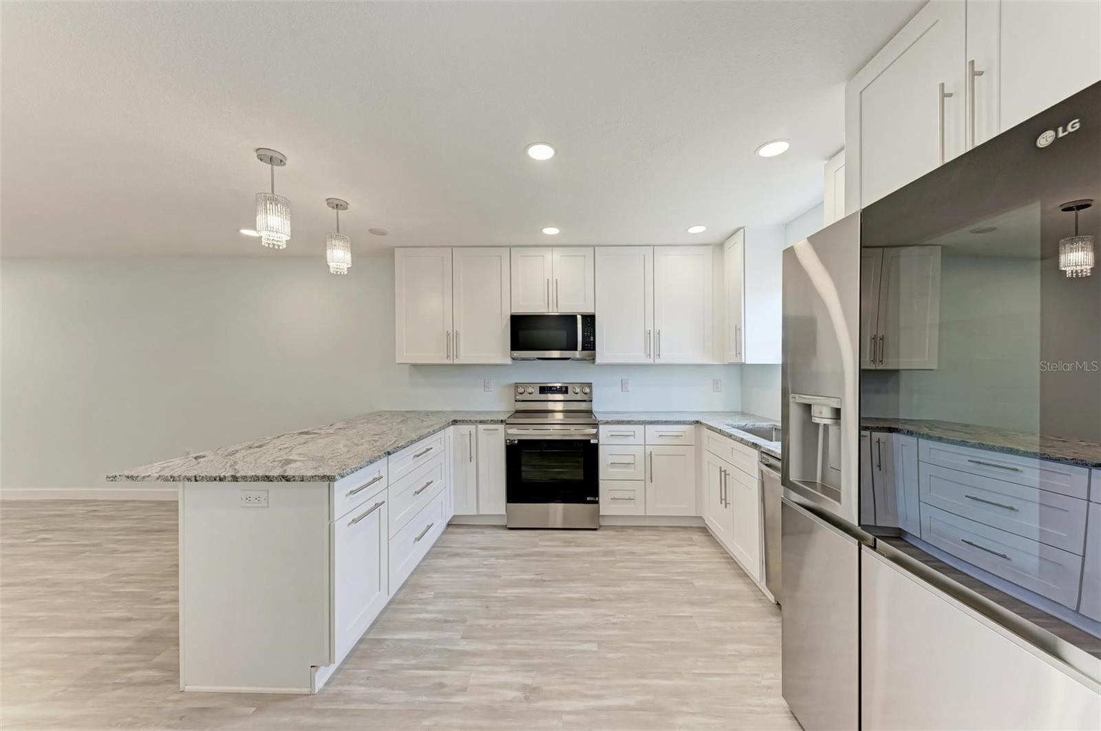 Image 12 of 33 For 390 301 Boulevard W 8c
