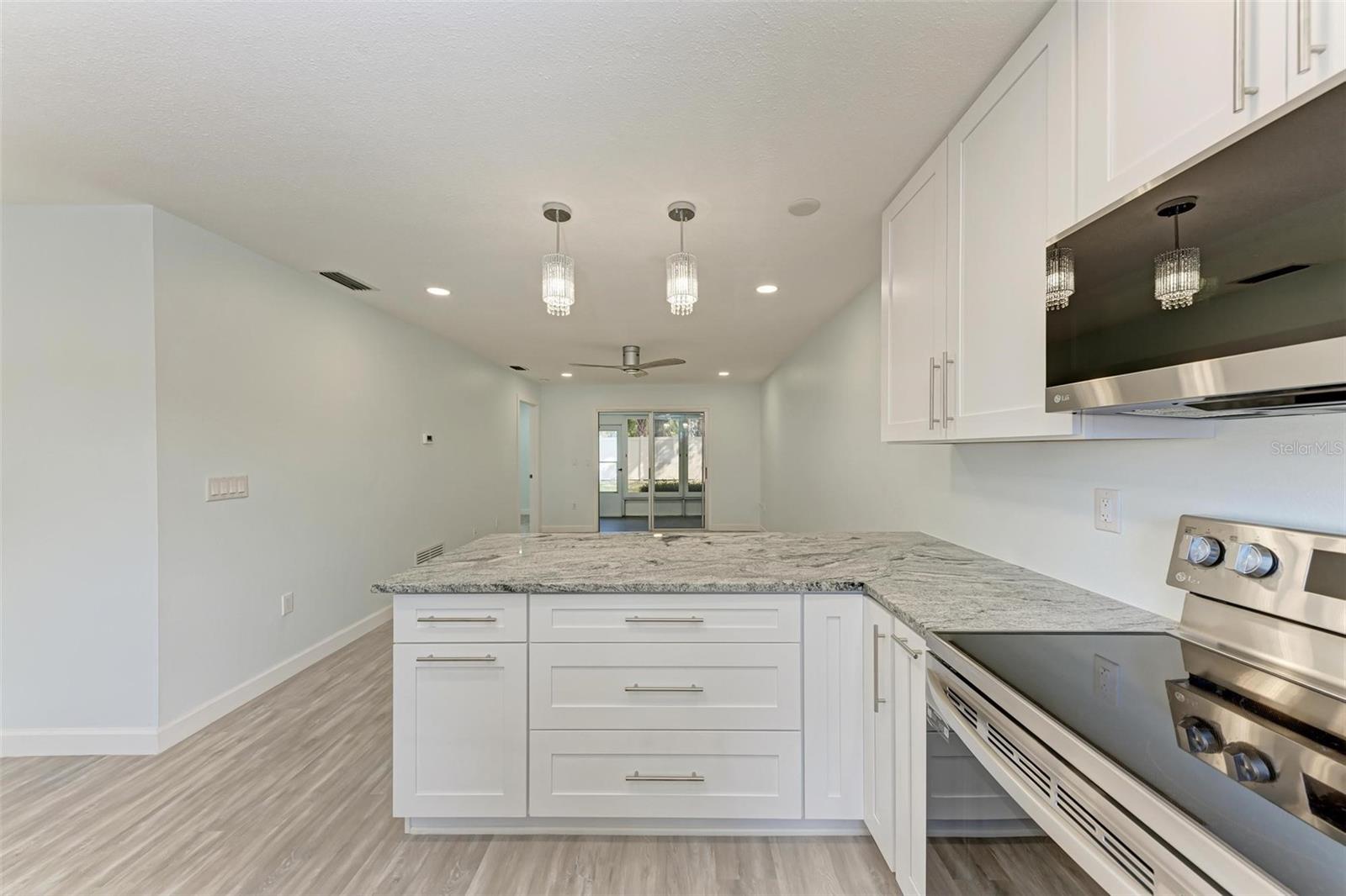 Image 14 of 33 For 390 301 Boulevard W 8c